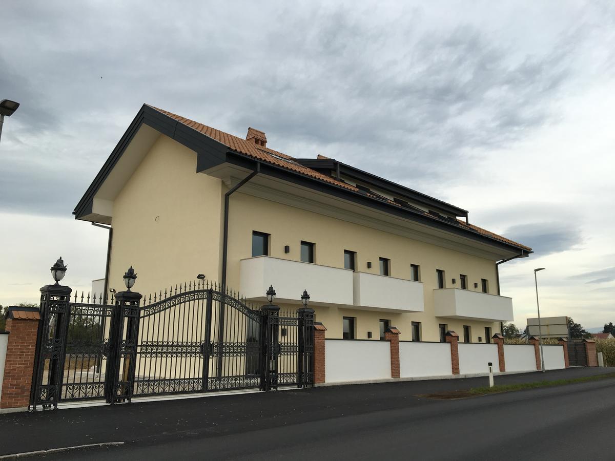 Mattone Aparthotel Lanzenkirchen Екстер'єр фото
